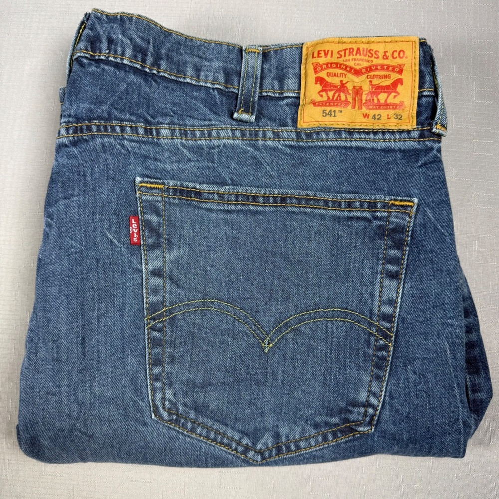 Levis 541 Athletic Taper Jeans Mens 42x32 Blue Denim Medium Wash Stretch